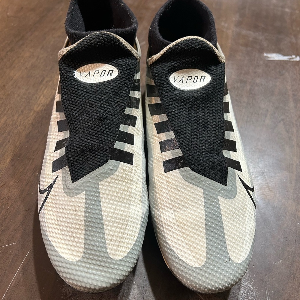 Nike Vapor Elite Soccer Cleats in Black and White
